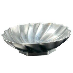 Vintage Wilton Armetale Eddy 2 Qt Metal Swirl Bowl with Fluted Swirl Edges